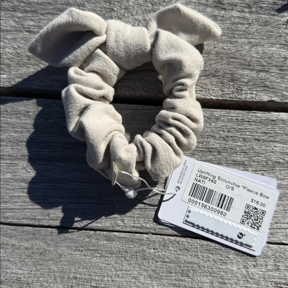 LULULEMON Uplifting Scrunchie Fleece Bow – Natural Ivory 🤍 NWT